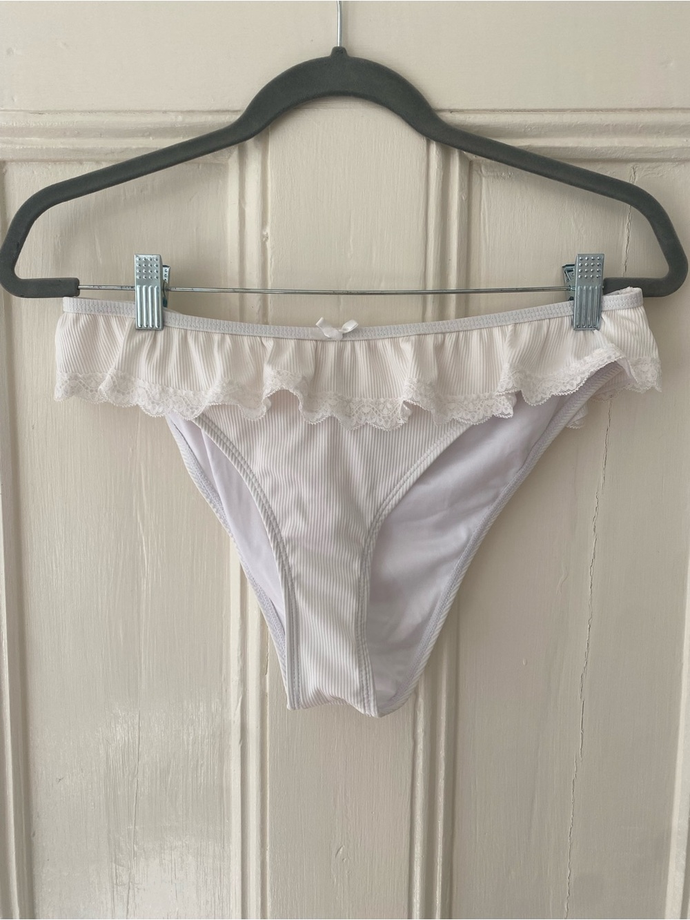 Edikted White Ruffle Bikini Set - Picture 6 of 6